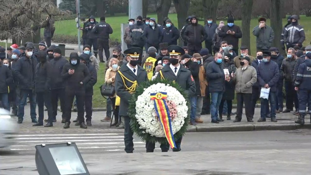 LIVE // Depuneri de flori la monumentul Domnitorului Ștefan cel Mare și Sfânt